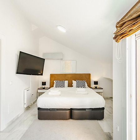 Private Luxurious Hillside Villa With Pool & Sea Views For 8 To 10 Ppl 푸엔히롤라 외부 사진