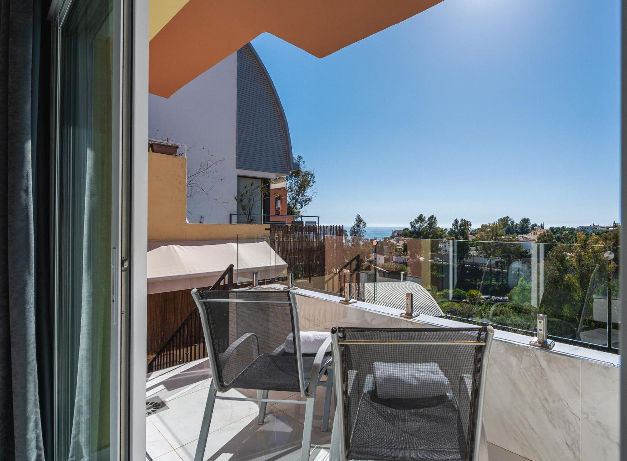 Private Luxurious Hillside Villa With Pool & Sea Views For 8 To 10 Ppl 푸엔히롤라 외부 사진