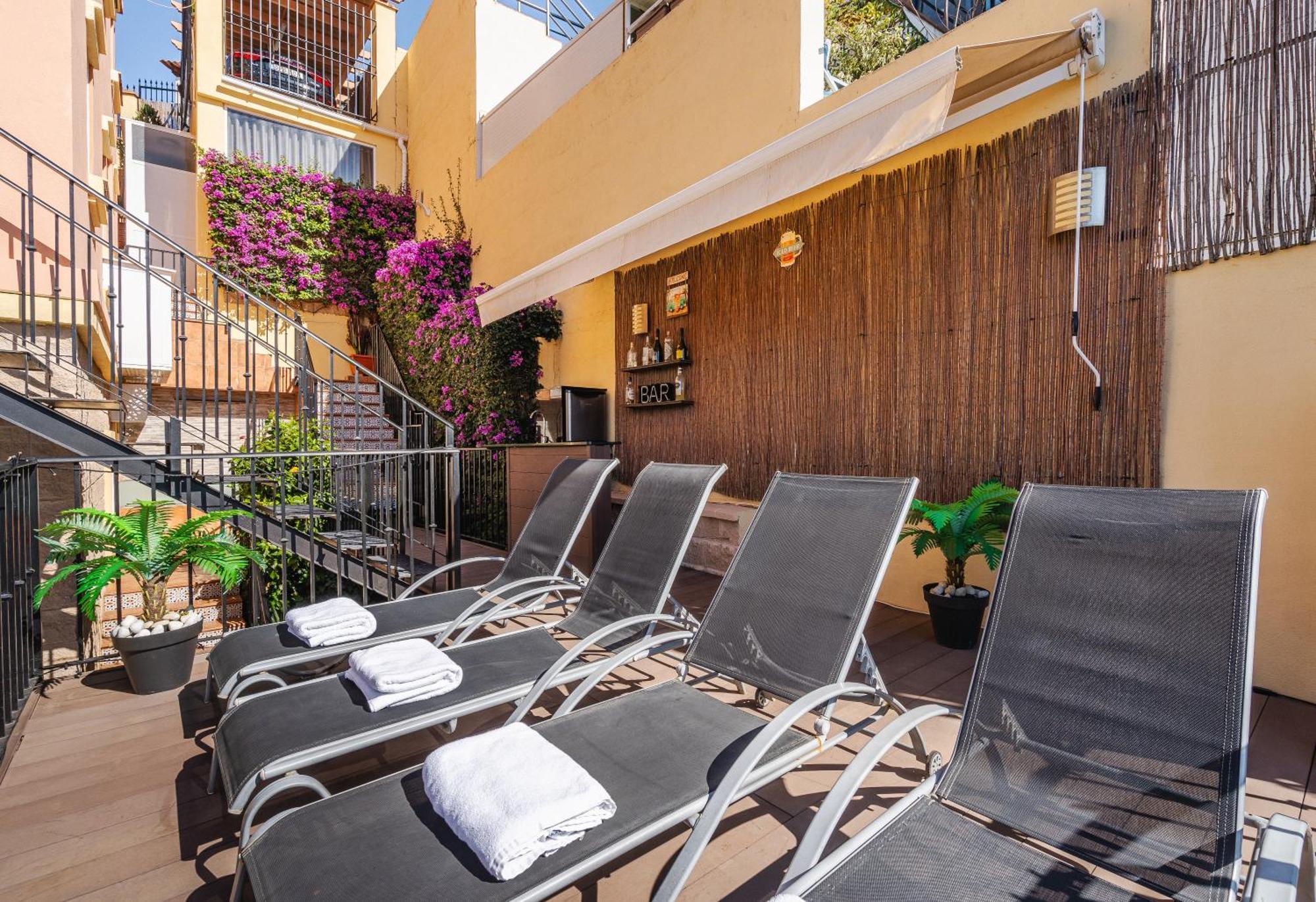 Private Luxurious Hillside Villa With Pool & Sea Views For 8 To 10 Ppl 푸엔히롤라 외부 사진