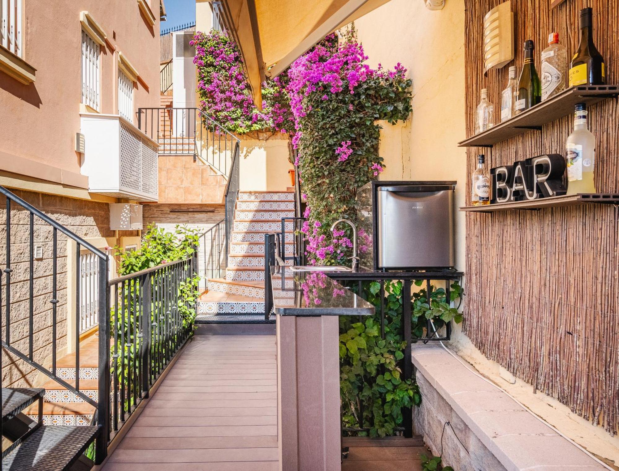Private Luxurious Hillside Villa With Pool & Sea Views For 8 To 10 Ppl 푸엔히롤라 외부 사진