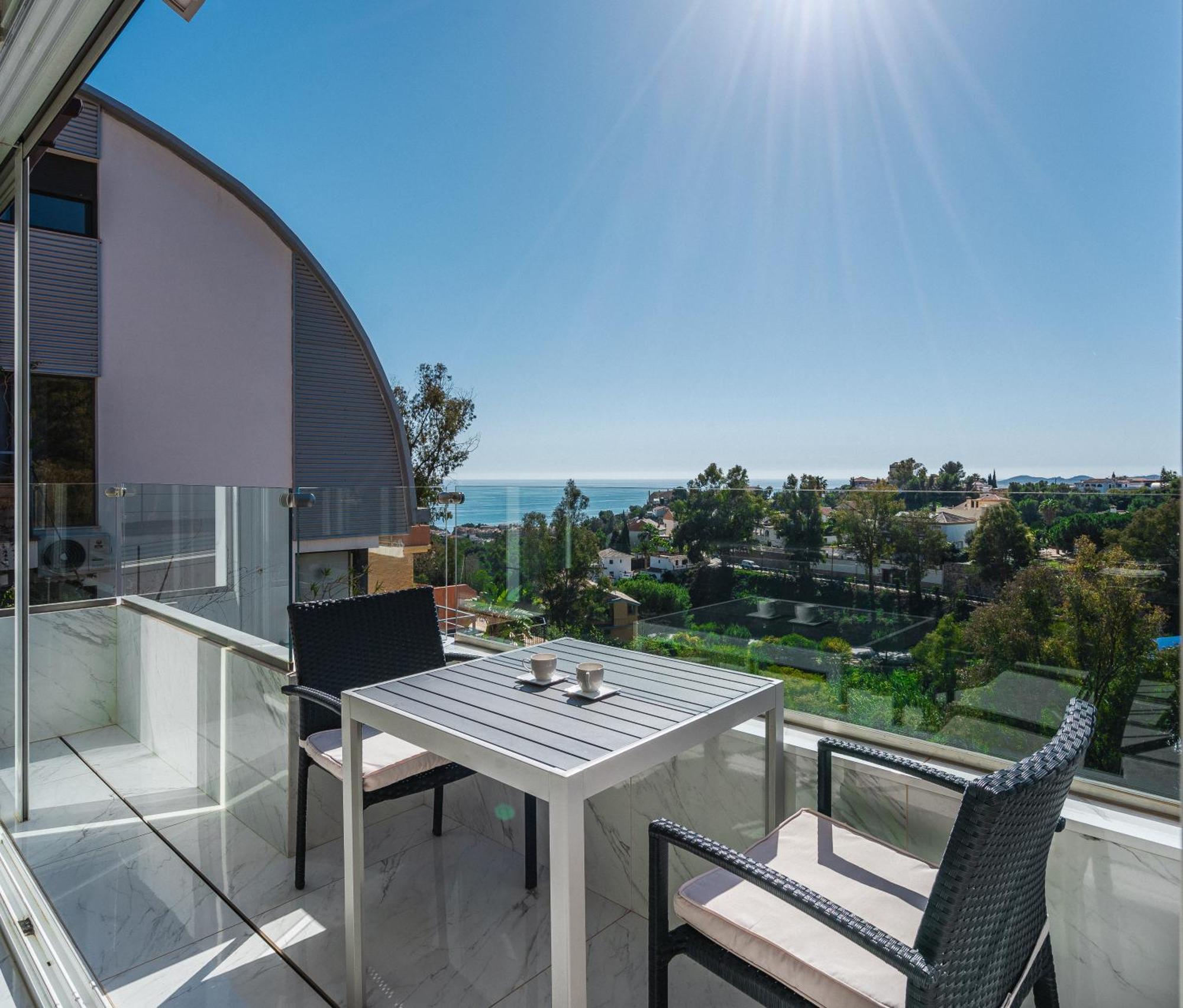 Private Luxurious Hillside Villa With Pool & Sea Views For 8 To 10 Ppl 푸엔히롤라 외부 사진