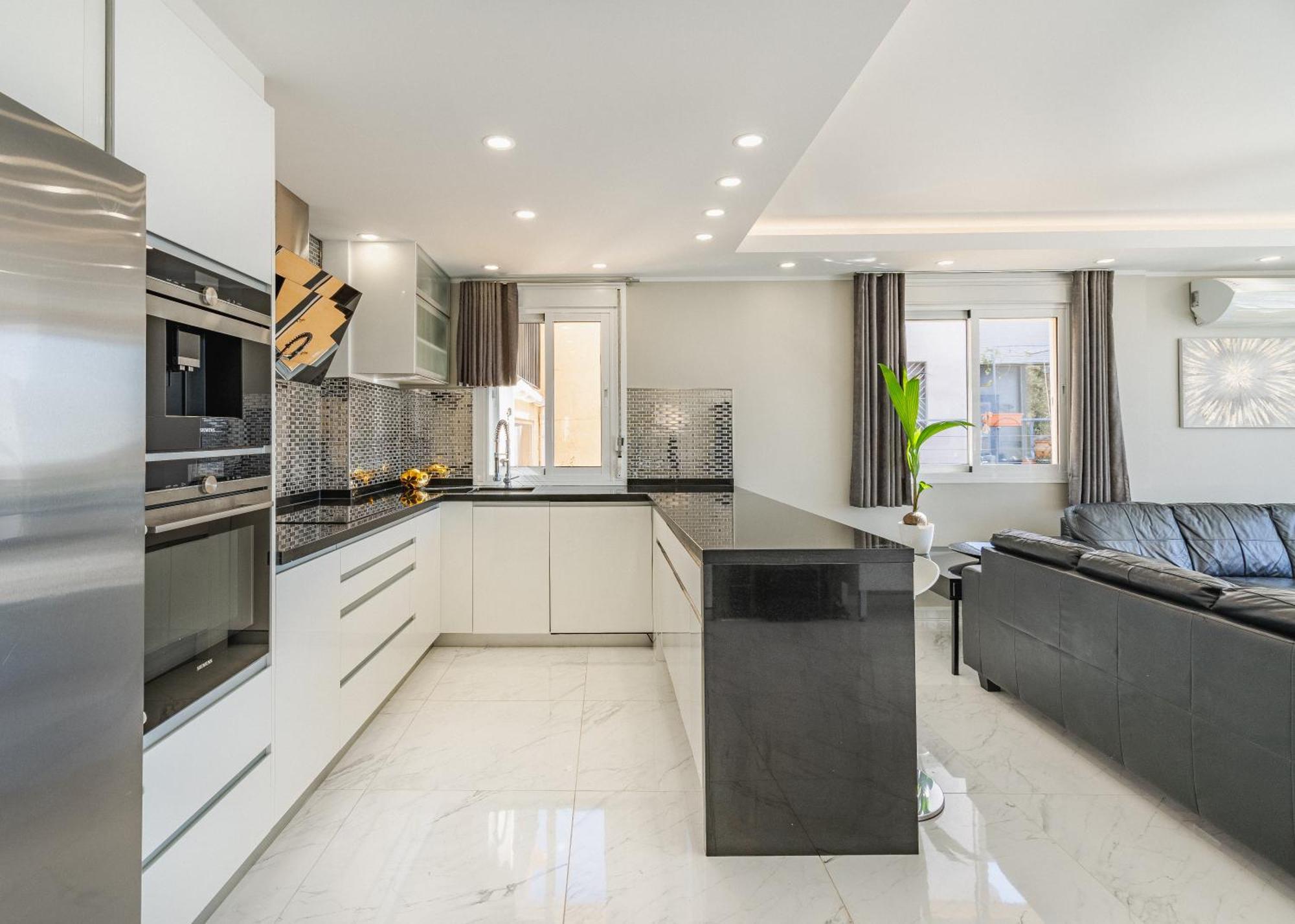 Private Luxurious Hillside Villa With Pool & Sea Views For 8 To 10 Ppl 푸엔히롤라 외부 사진