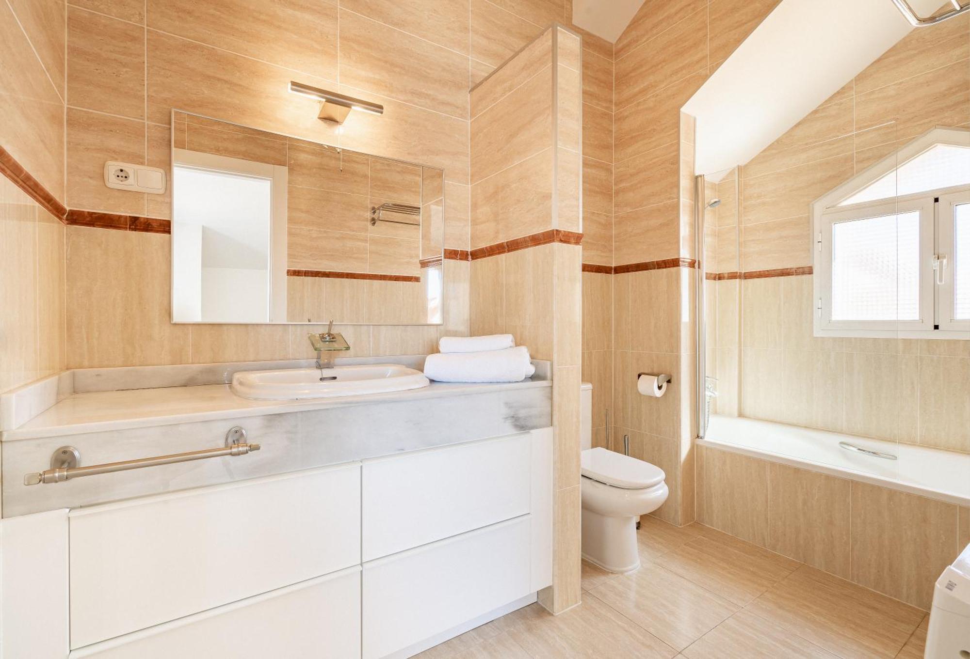 Private Luxurious Hillside Villa With Pool & Sea Views For 8 To 10 Ppl 푸엔히롤라 외부 사진
