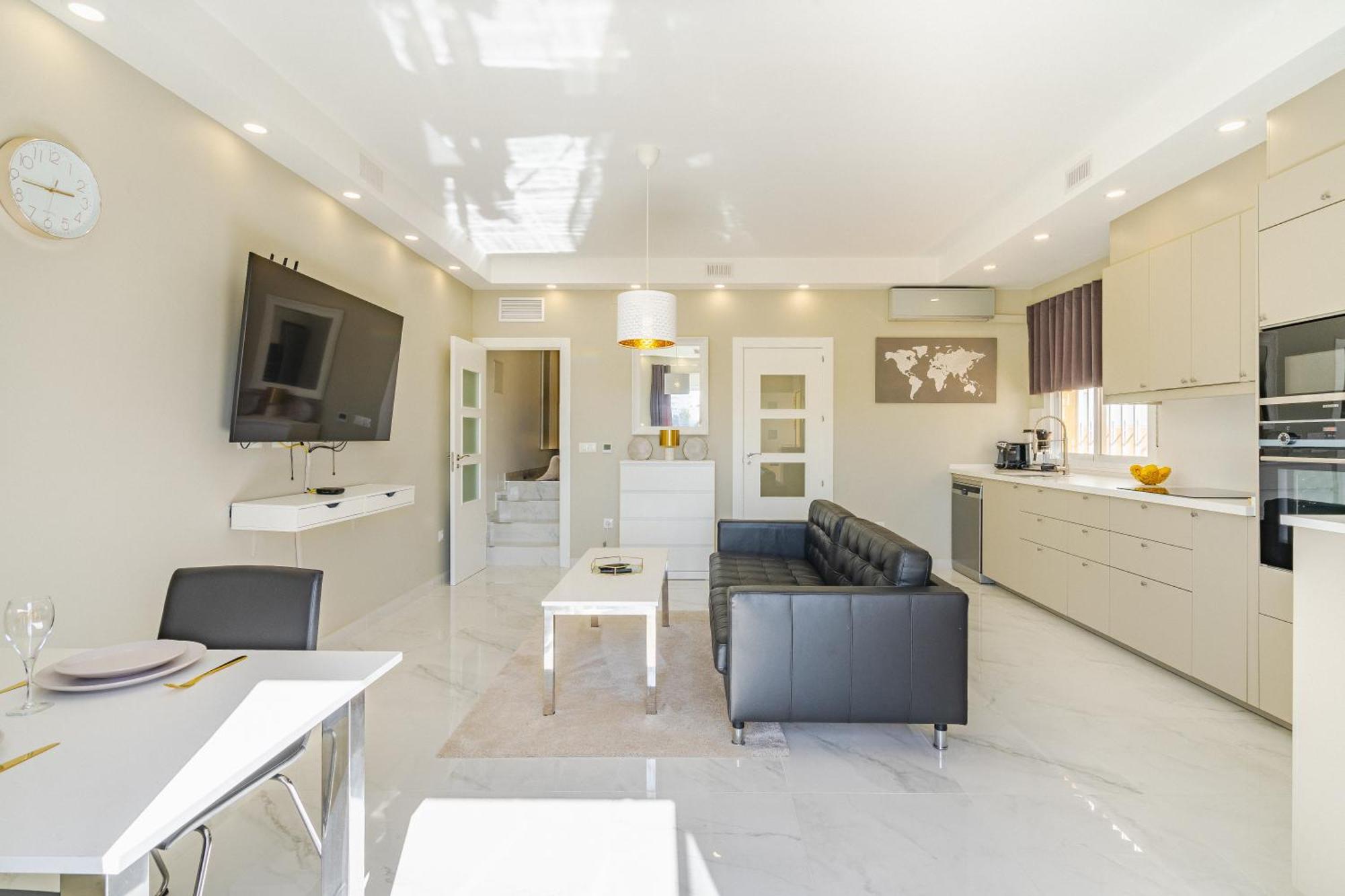 Private Luxurious Hillside Villa With Pool & Sea Views For 8 To 10 Ppl 푸엔히롤라 외부 사진